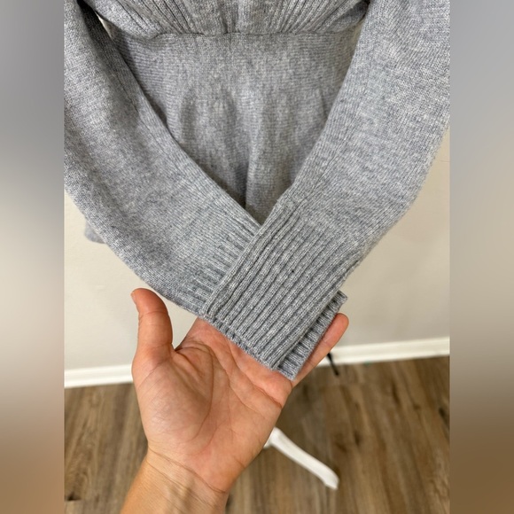 Victoria’s Secret Crewneck Peplum Cardigan Sweater Size S - Picture 5 of 12